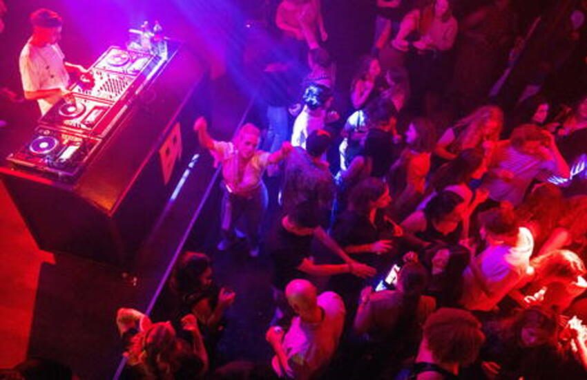 Francia, ancora 9 “punture selvagge”: iniezioni durante i festival musicali