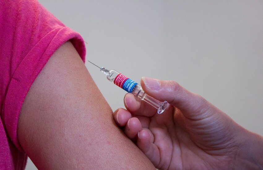Vaccini: Finte iniezioni, infermiera indagata a Treviso