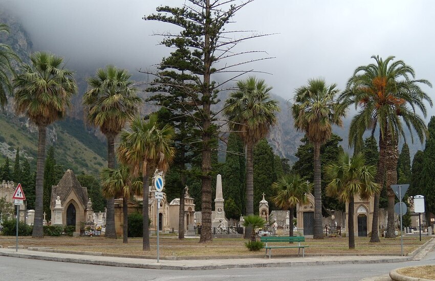 Emergenza cimiteri Palermo, Capogruppo Lega: “800 bare accatastate sono solo la punta dell’iceberg”