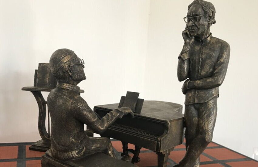 Milo, omaggio a Dalla e Battiato con una statua in piazza