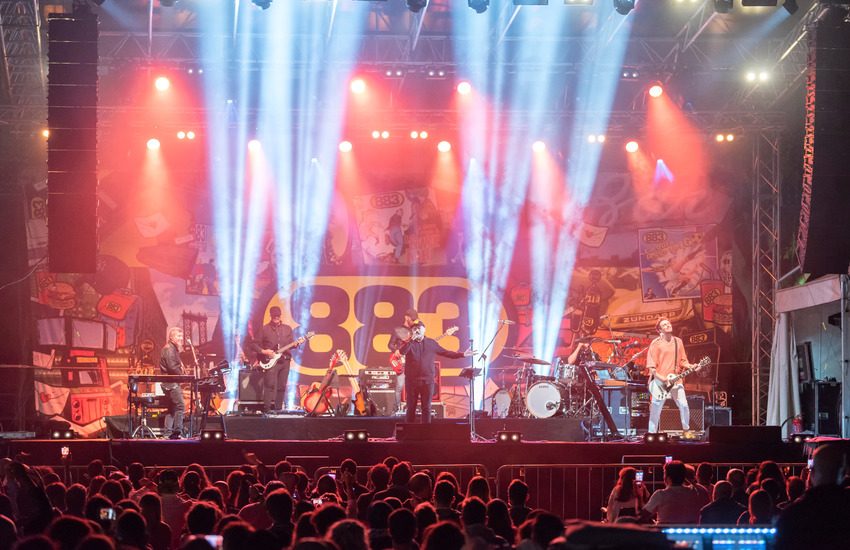 Grande successo di Pezzali a Villa Bellini. E stasera secondo tuffo negli Anni ’90