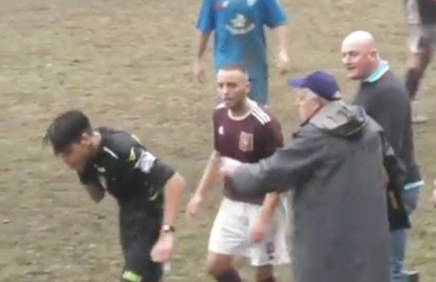 Rosso diretto al mister, lui non la prende bene e picchia l’arbitro: partita sospesa