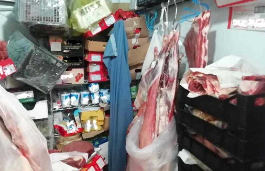 Alimenti scaduti anche da anni in vendita in una nota catena di supermercati, anche in provincia di Latina