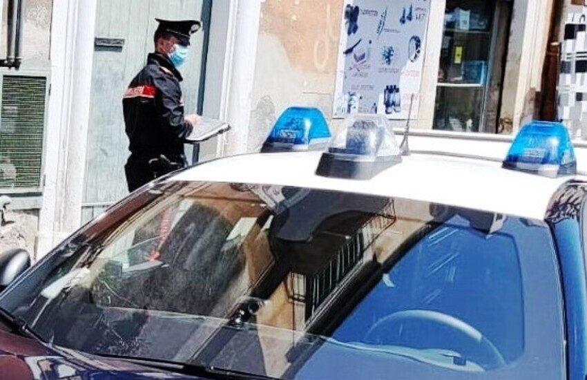 Catania, tentano di rubare una smart, arrestato 28enne di Mascalucia