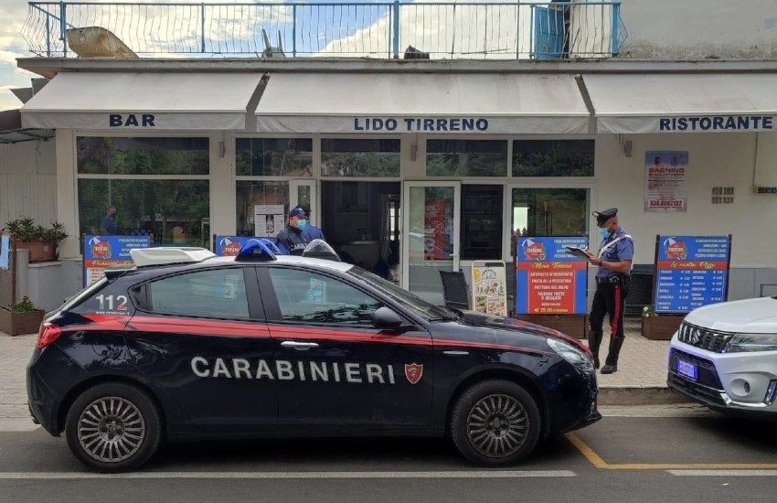 Scauri, sorpresi a rubare feriscono un uomo per fuggire: un arresto