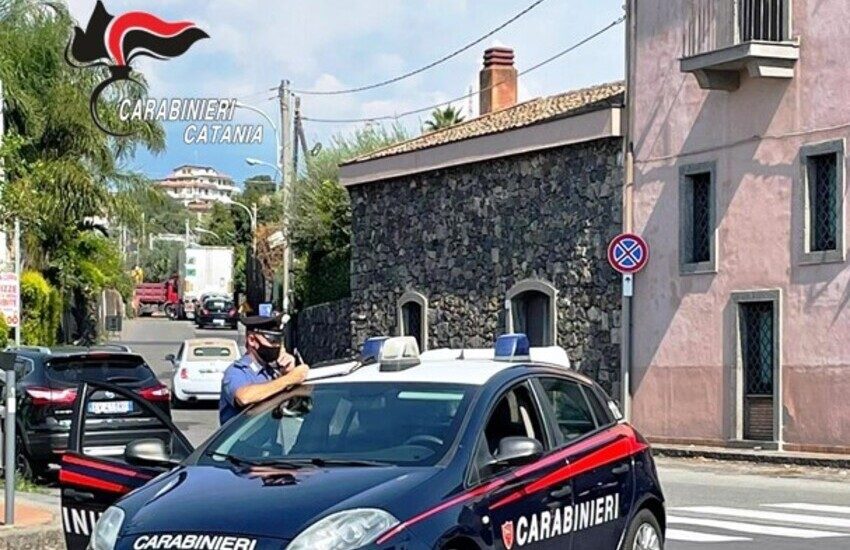 Aci Catena, denunciati in 4 per rissa a causa di un “approccio” ad una donna