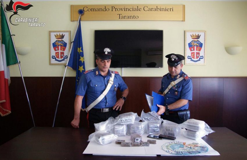 Taranto, 10 chili di droga in auto: arrestato