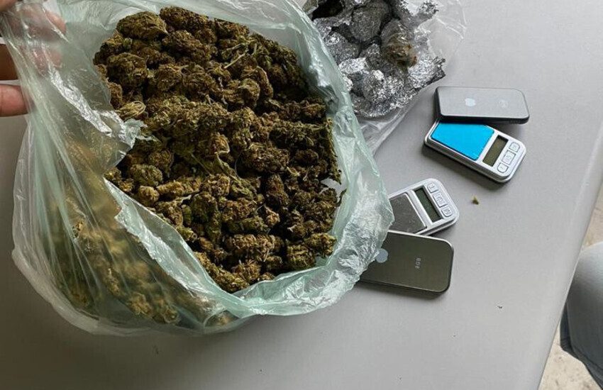 Adrano, nascondeva la droga in garage ed in soffitta, arrestato 33enne