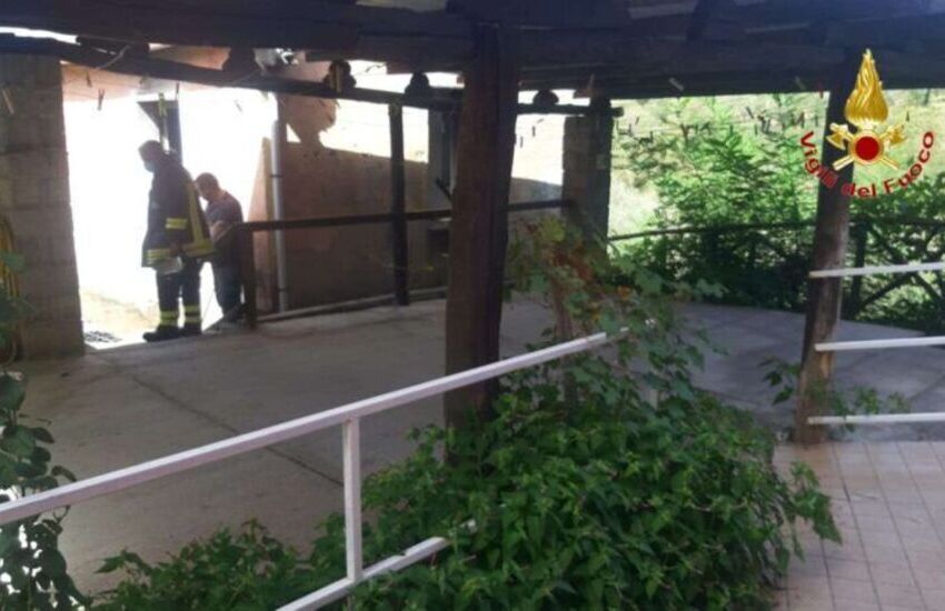 Vibo Valentia, incendio in lavanderia: i Vigili del Fuoco evitano il peggio