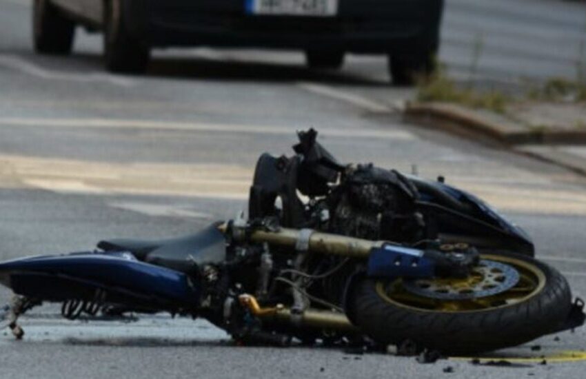 Schianto tra scooter e camion, 37enne al Fazzi con codice rosso
