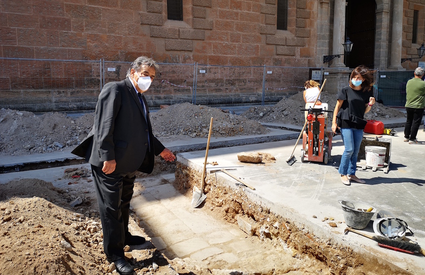 Palermo, scoperta antica pavimentazione in piazza del Parlamento