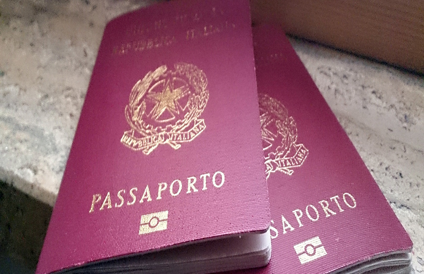 Catania: col passaporto falso all’ufficio Immigrazione, arrestato algerino