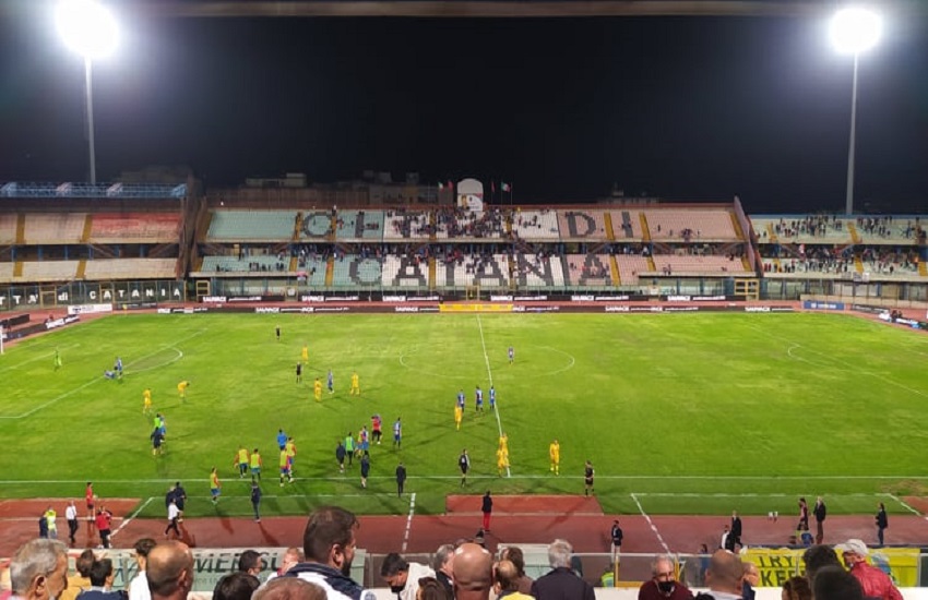 Il Catania è cinico e interrompe l’imbattibilità della Juve Stabia: al Massimino finisce 3-2