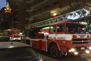 Incendio nella notte a Lucca: due morti e tredici feriti