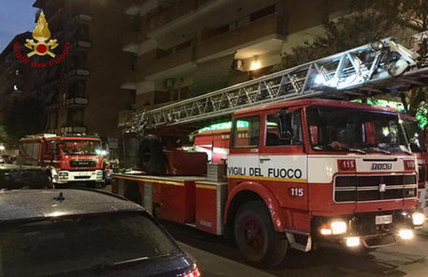 Quartiere Tremonti, ragazza cade da muro alto 5 metri, salvata da una squadra specializzata dei pompieri