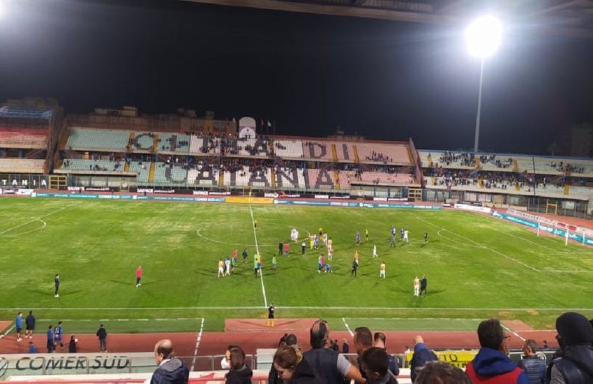 Catania, un’altra disattenzione difensiva e sfuma la vittoria: al Massimino con l’Avellino termina 2-2