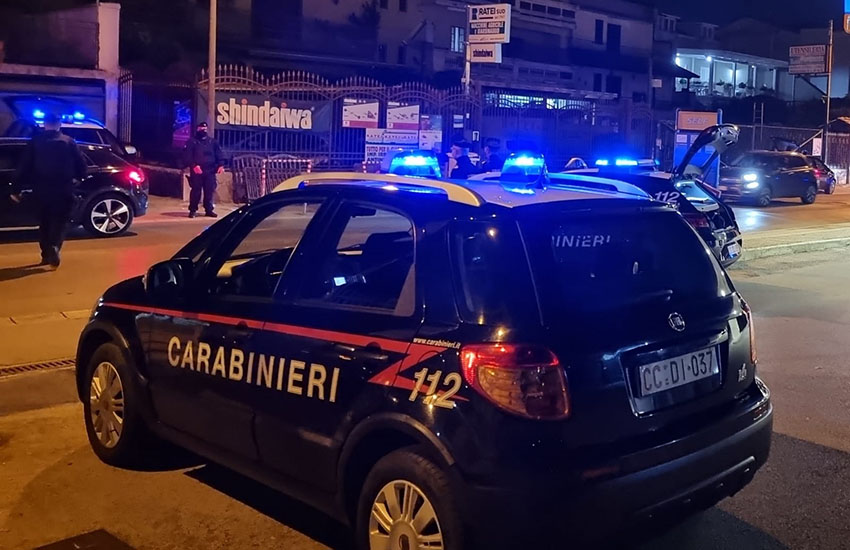 Calabria, tenta la fuga all’estero con la figlia di due mesi: fermato dai carabinieri