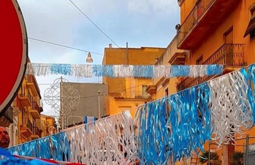 Un trionfo di bianco e blu nel quartiere dell’Ecce Homo di Ragusa per festeggiare la Madonna del Rosario