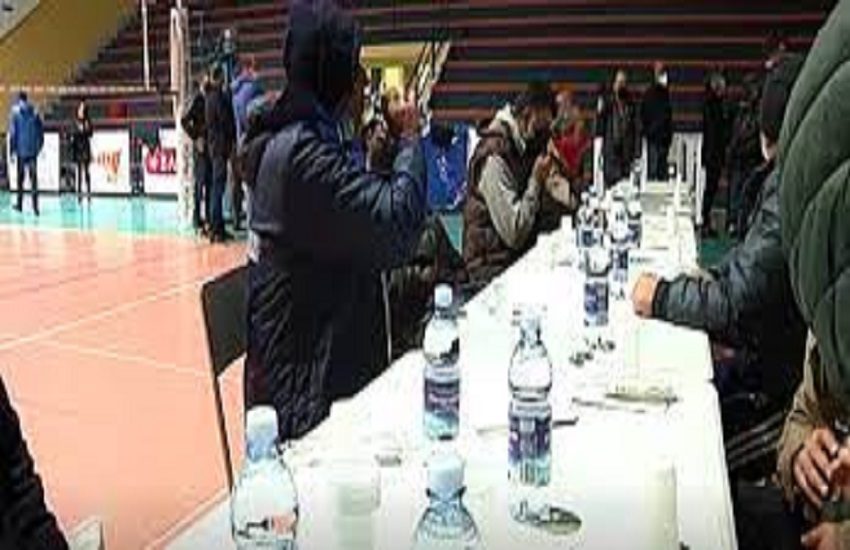 Assistenza senzatetto al Pala Spedini di Catania: Auser chiede prolungamento fino all’inverno