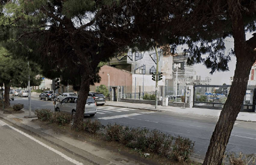 Catania, incendio rifiuti in area in disuso in viale Africa: Vigili del Fuoco sul posto