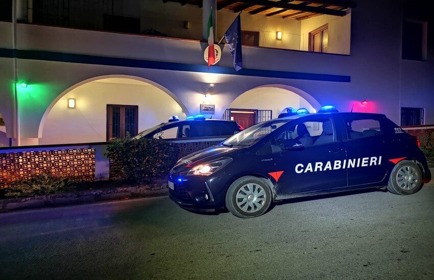 Vulcano, gas dal terreno e anidride carbonica nell’aria, intervengono i carabinieri. Sgomberati residenti