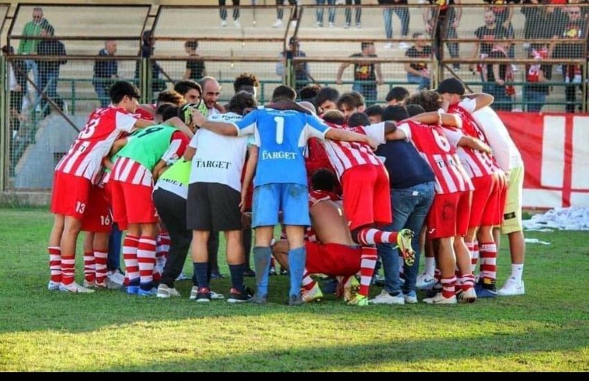 Derby ipparino: vittoria dei biancorossi per 1 a 0 sul Comiso. Gol di Diouf