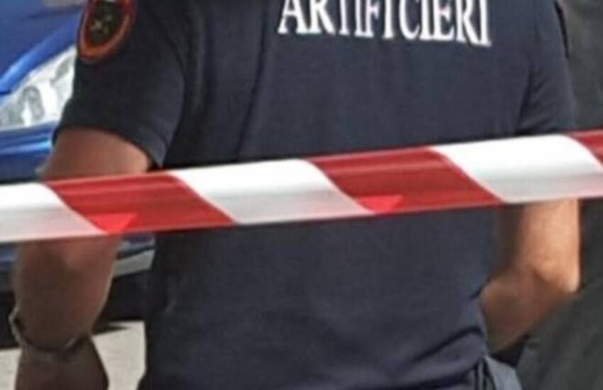 Falso allarme bomba in una scuola di Napoli, evacuati gli studenti