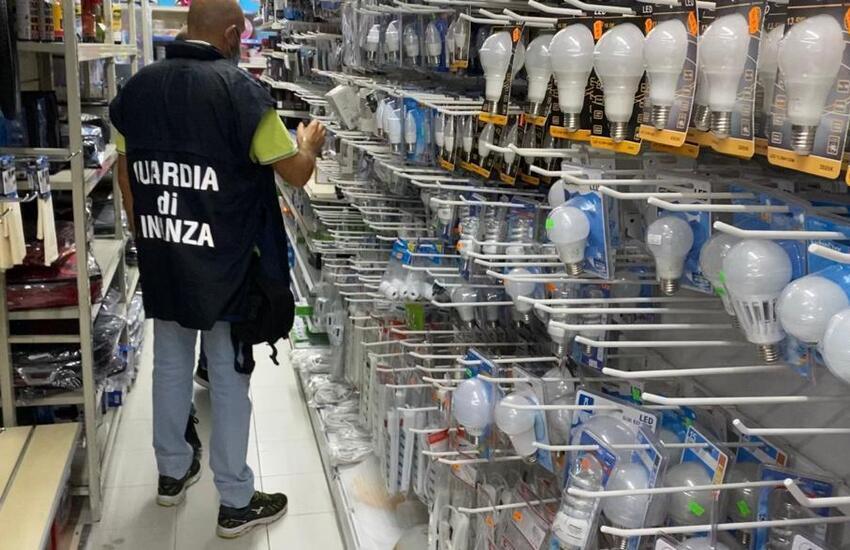 Bagheria, sequestrati 4700 articoli non sicuri in un negozio del centro storico