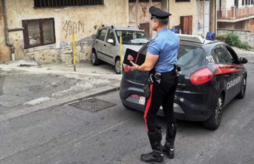 Catania, via Dittaino, picchia i genitori invalidi. Arrestato 37enne dipendente da alcol e droga