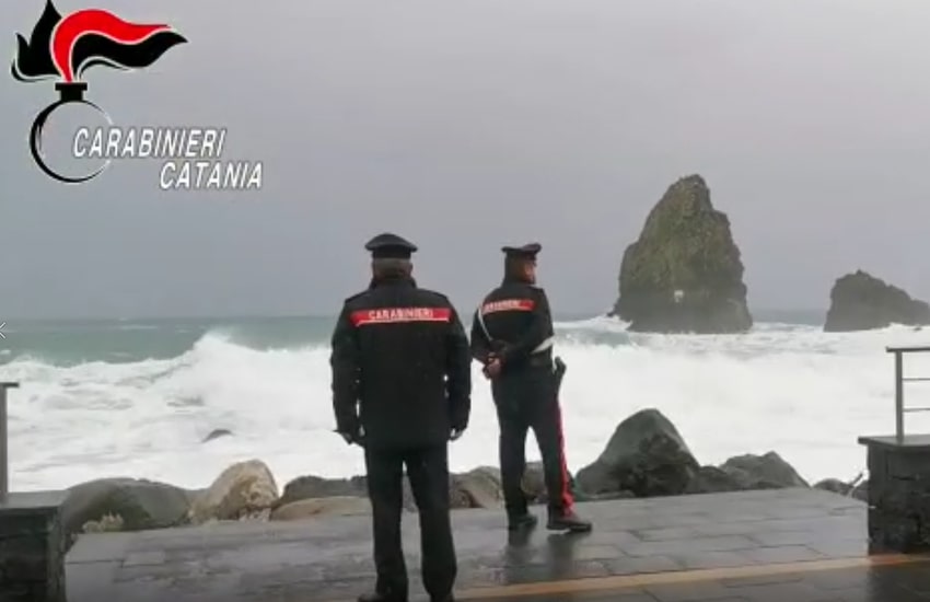 [VIDEO] Catania, controlli straordinari dei Carabinieri sui litorali costieri in attesa del ciclone Apollo
