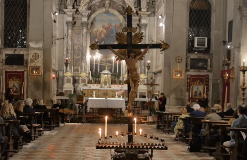 Via libera alle processioni religiose in Sicilia a partire dalla Domenica delle Palme: divieto fuochi pirotecnici