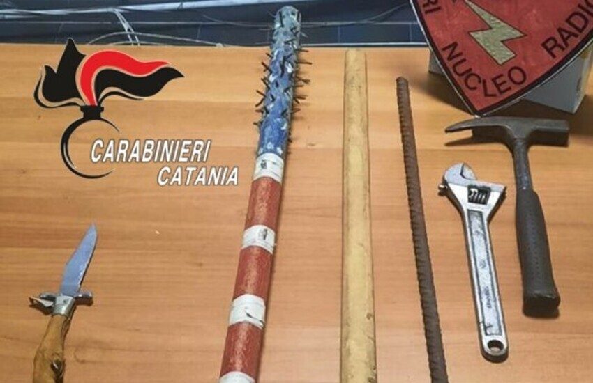 San Giovanni Galermo, vengono denunciati in quattro perché avevano paura di essere rapinati, sequestrata anche una mazza chiodata