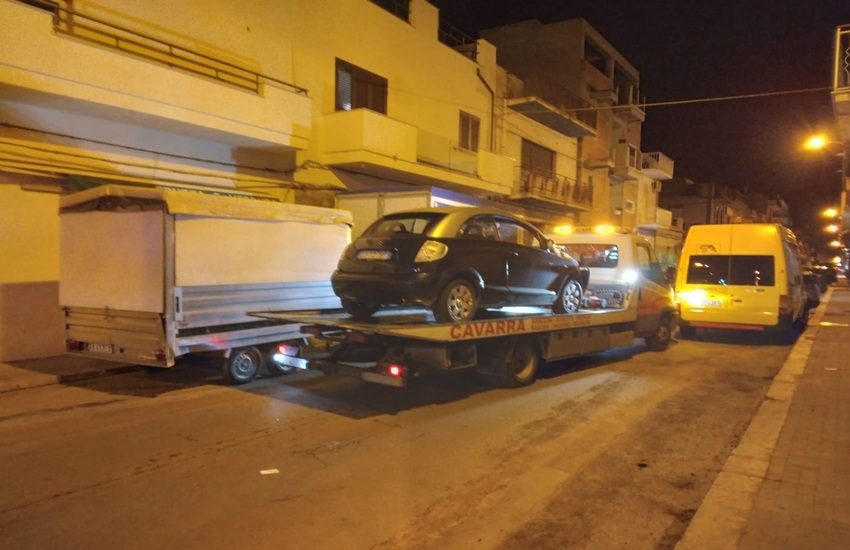 Vittoria. Incidente in via Vicenza: macchina tampona autocarro parcheggiato