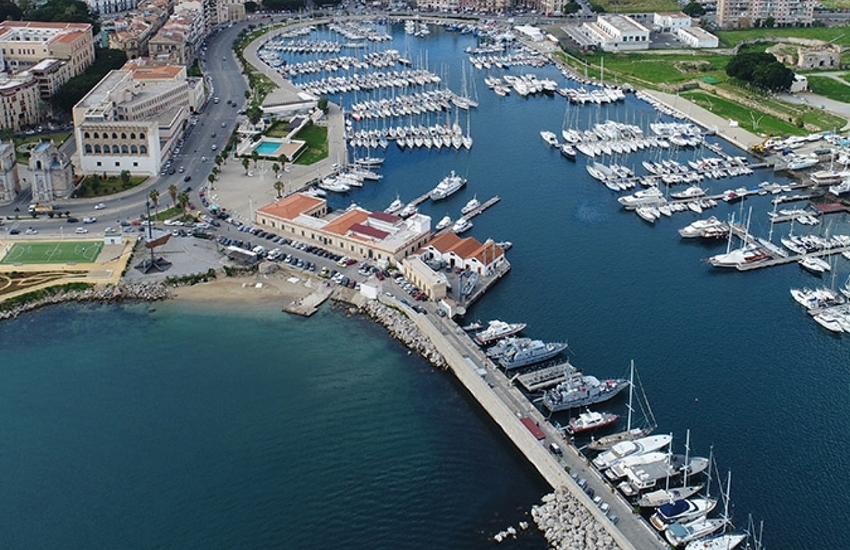 Palermo, no tamponi gratis ai portuali. Polemiche sul convegno all’Assemblea regionale siciliana sul tema Green pass