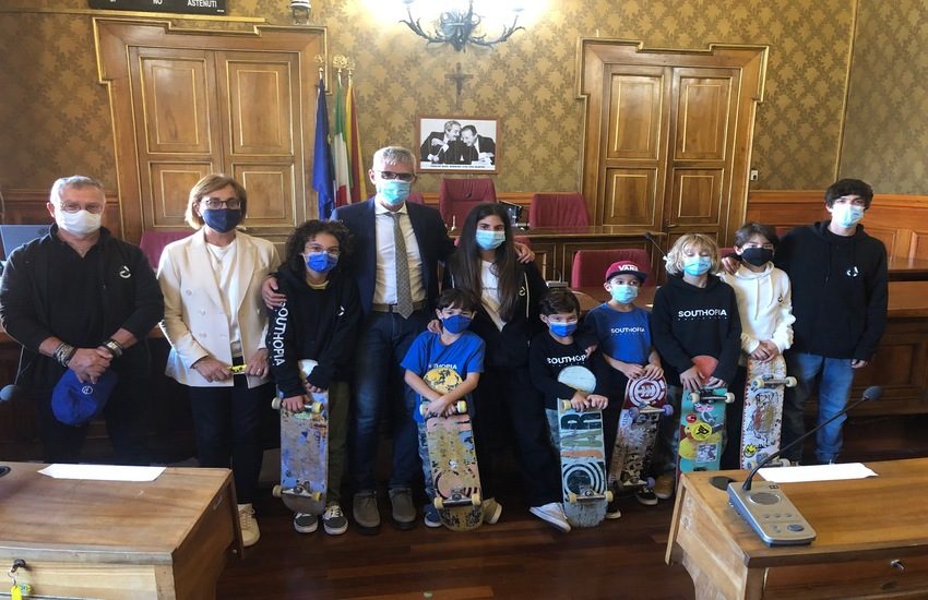 Ricevuti al Comune di Ragusa gli atleti della società “Southopia” di skate che parteciperanno alle finali nazionali di Roma: due ragazzi di appena 7 anni e una 17enne