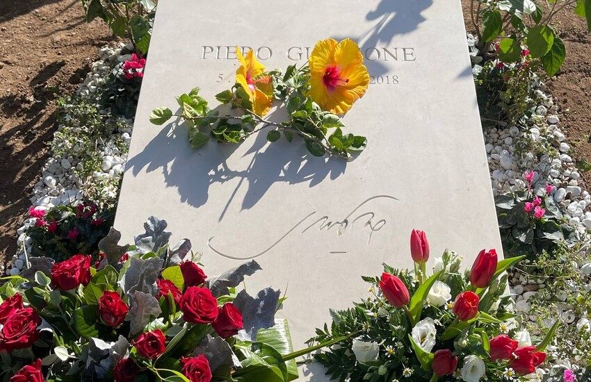 Le ceneri del pittore Piero Guccione al cimitero di Scicli