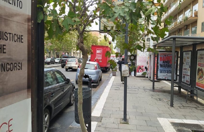 Catania, uomo psicolabile ruba denaro da un camion Bartolini: sfiorata la rissa
