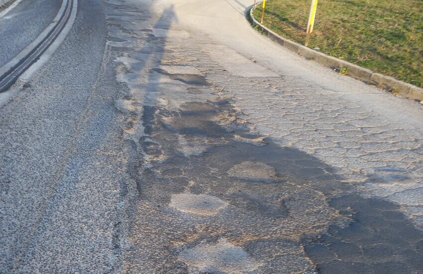 Sinistra italiana: “degrado asfalto e aiuole nelle rotatorie”