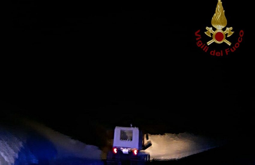 Etna, tre giovani dispersi a 2.940 metri: gatto delle nevi li sta riportando a Piano Provenzana – FOTO