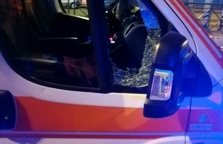 Torino, ladro sfonda il vetro dell’ambulanza
