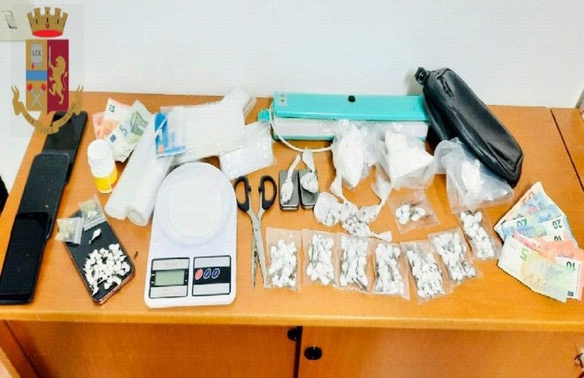 Barra, spaccio di droga a cielo aperto: 3 pusher in manette