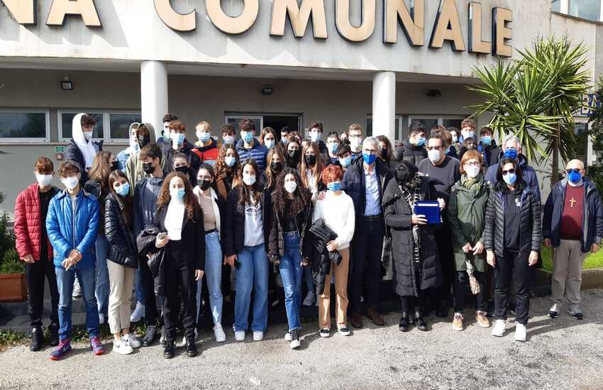 Ragusa: la piscina comunale intitolata a Eva Paglia, giovane nuotatrice ragusana prematuramente scomparsa