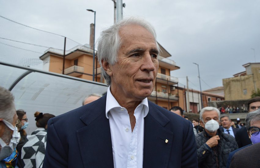 Malagò a Pedara per il campo rinato: “Il Coni vicino a chi ama lo sport”