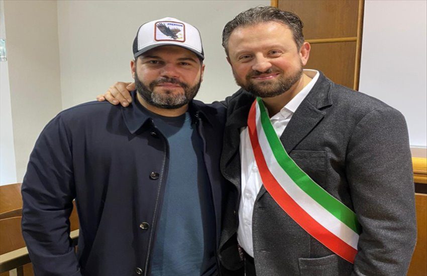 Salvatore Esposito premiato a Mugnano come personaggio dell’anno: “Orgoglioso di essere mugnanese”