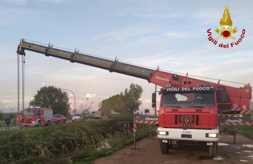 Macabra scoperta nel Salento. Ritrovato il cadavere di un uomo su un albero