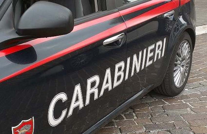 Inseguimento in moto tra le strade del Rione Traiano, centauri accerchiati dai carabinieri