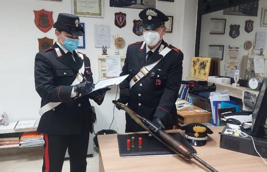 Armi e munizioni nascoste in un deposito: arrestato uomo di Sezze