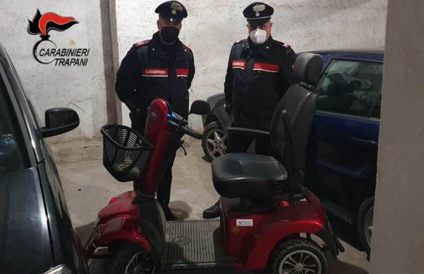 Palermo, ritrovata in via Mazzini carrozzina elettrica rubata a disabile