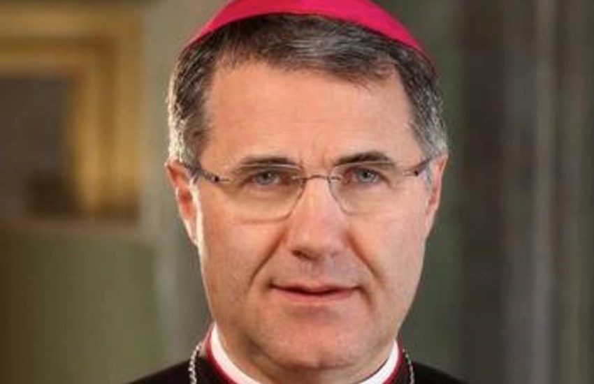 L’Arcivescovo di Palermo: “Centinaia di fedeli morti non sepolti, è inumano”