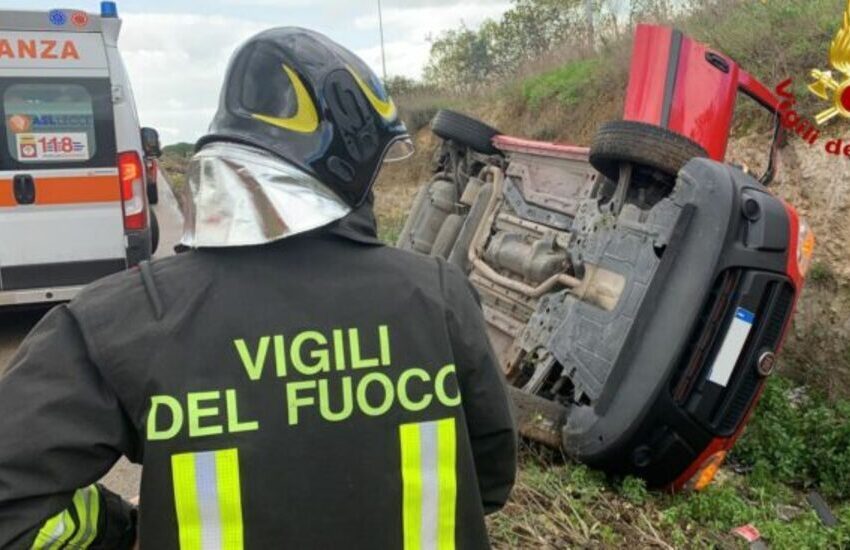 Tragedia sfiorata nel Salento. Si ribalta col Doblò, salvato dai Vigili del Fuoco
